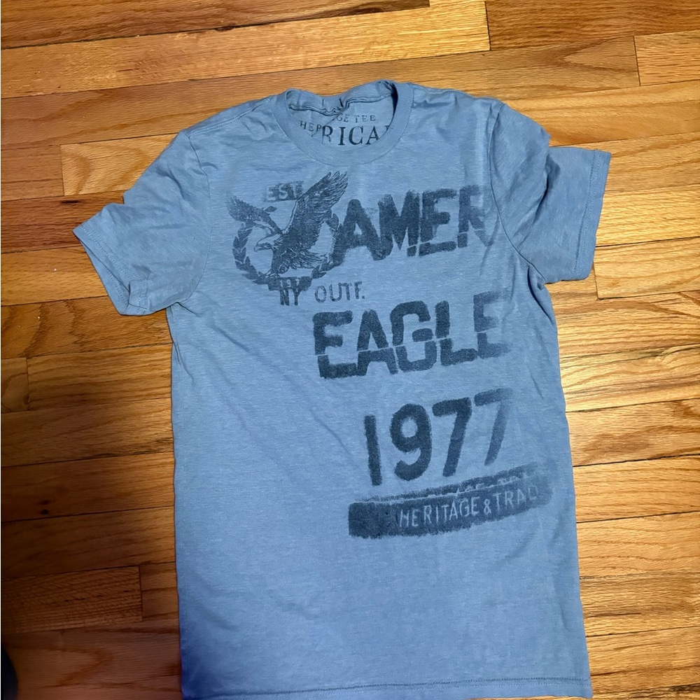 American Eagle Outfitters Light Blue Graphic Short-Sleeve Tee